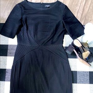 Beautiful structured dress from Tahari ASL